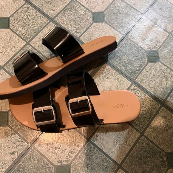 Slippers - Picture 2 of 3